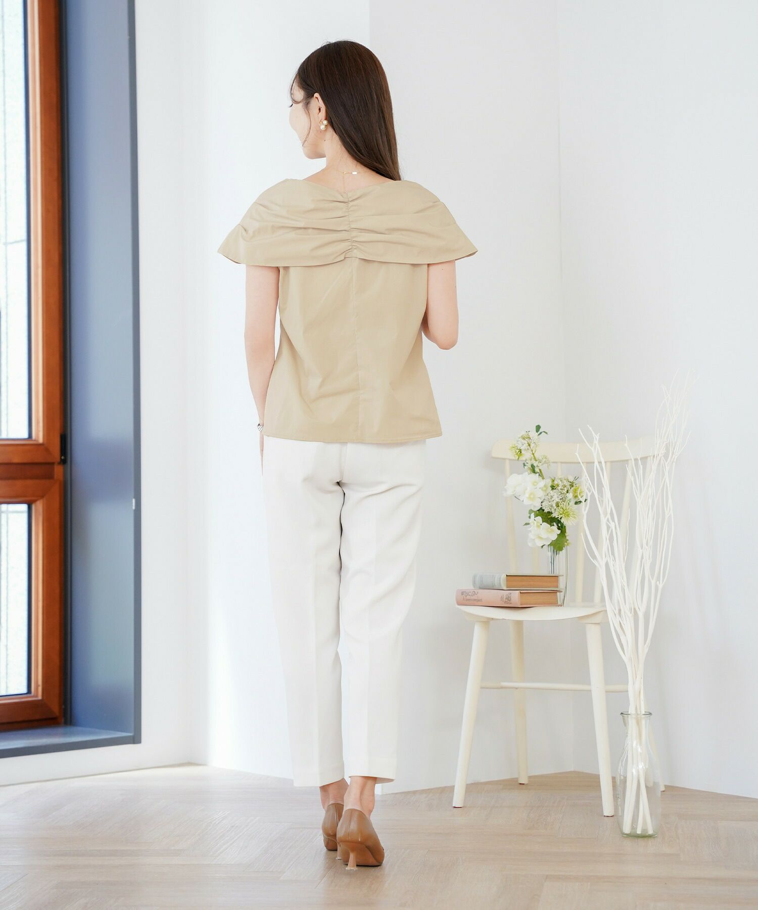 レディース/ブラウス/トップス/リボン/オフショル/ノースリーブ/肩先/グレージュ/ブラック/春/夏/秋/エレガント/上品/大人