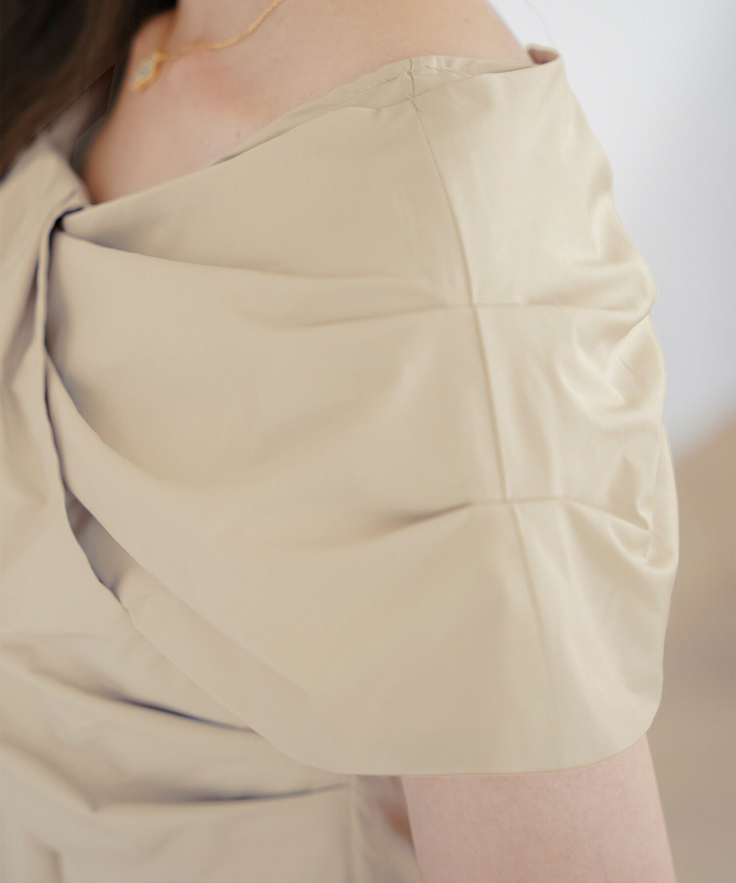 レディース/ブラウス/トップス/リボン/オフショル/ノースリーブ/肩先/グレージュ/ブラック/春/夏/秋/エレガント/上品/大人