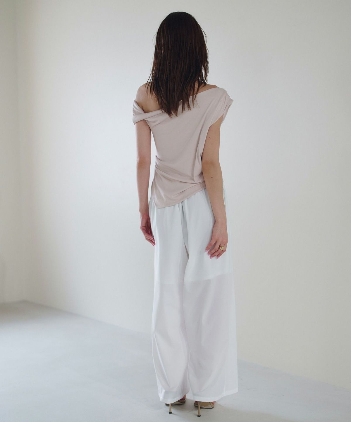 アシンメトリー オフショル プルオーバー KINO THE KEI