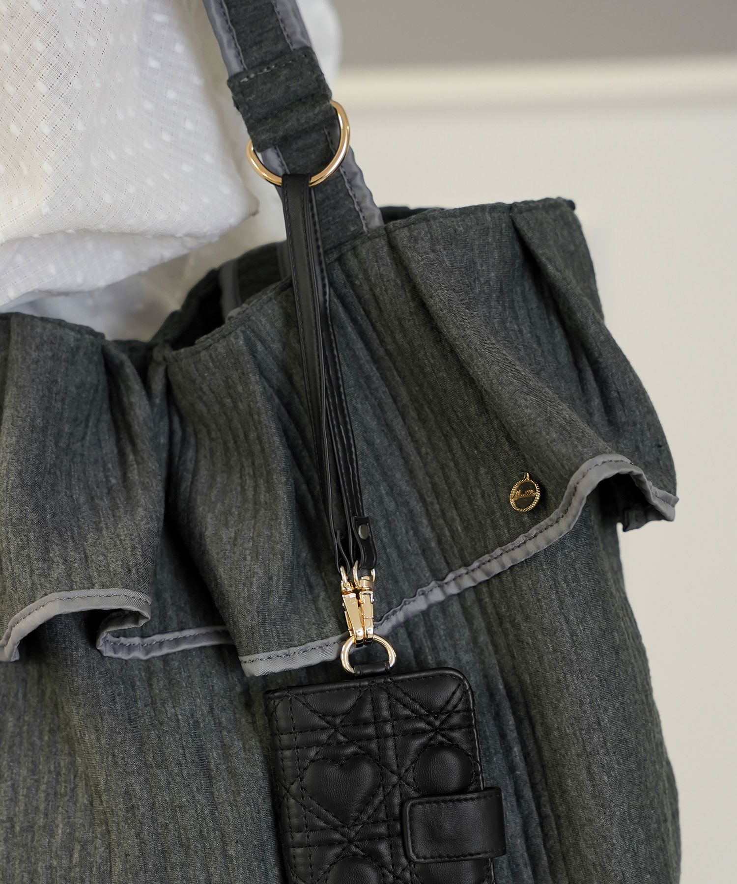 レディース/バッグ/グッズ/トートバッグ/大容量/ハンドル/肩掛け/フリル/チャコール/ピンク/クリーム/ベージュ/オールシーズン/ママ/ベビーカー/お出かけ/産前産後/入院バッグ/かわいい/フェミニン/上品/ナチュラル/カジュアル