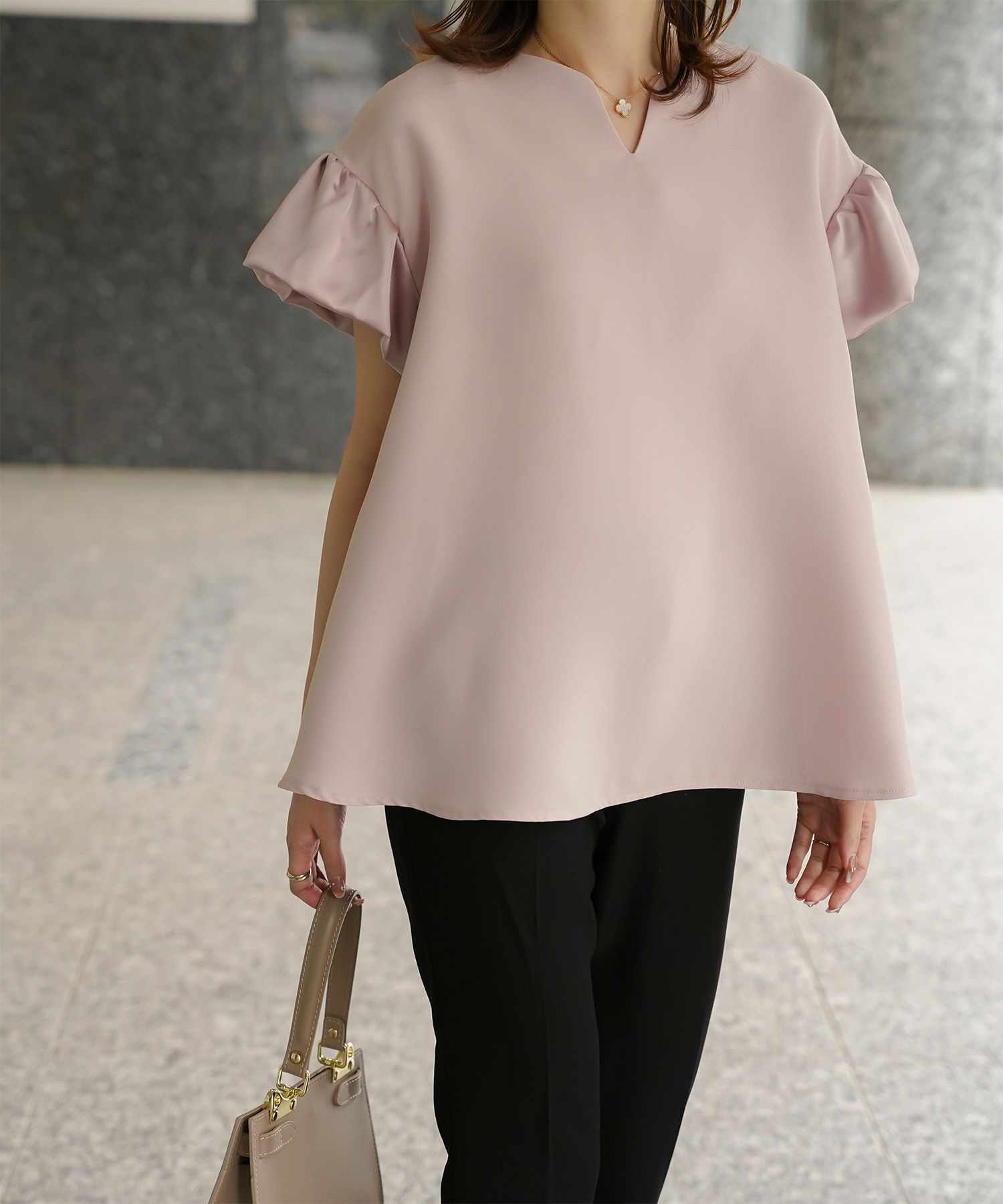 レディース ブラウス サテン フレア袖 半袖 ボリューム袖 オフィス きれいめ 上品 洗える