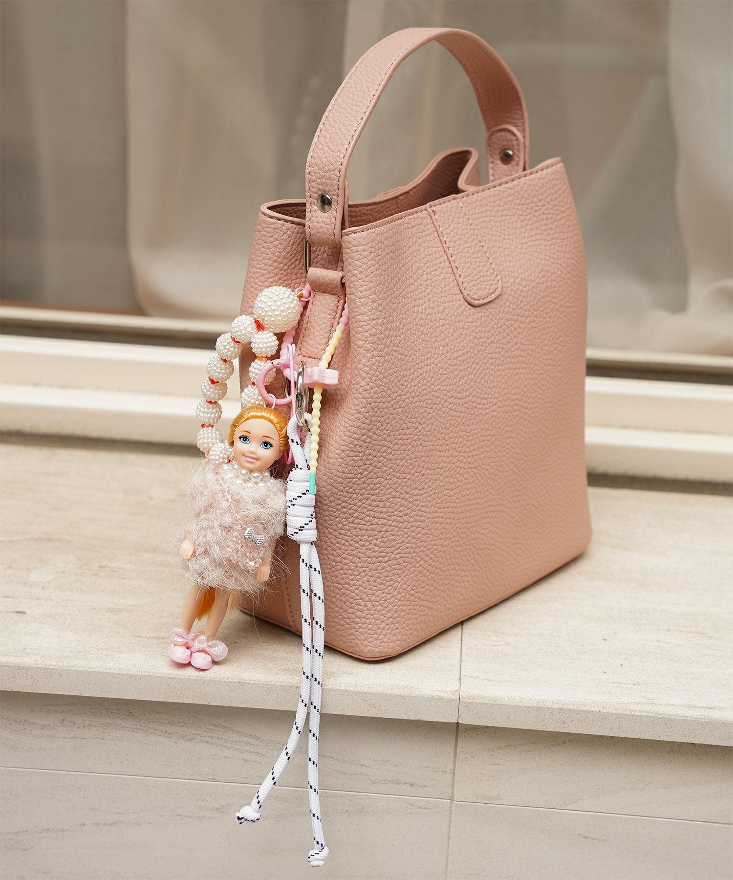 セレクト レディース グッズ 小物 人形 ドール チャーム キーホルダー ピンク ブラック おしゃれ 大人可愛い