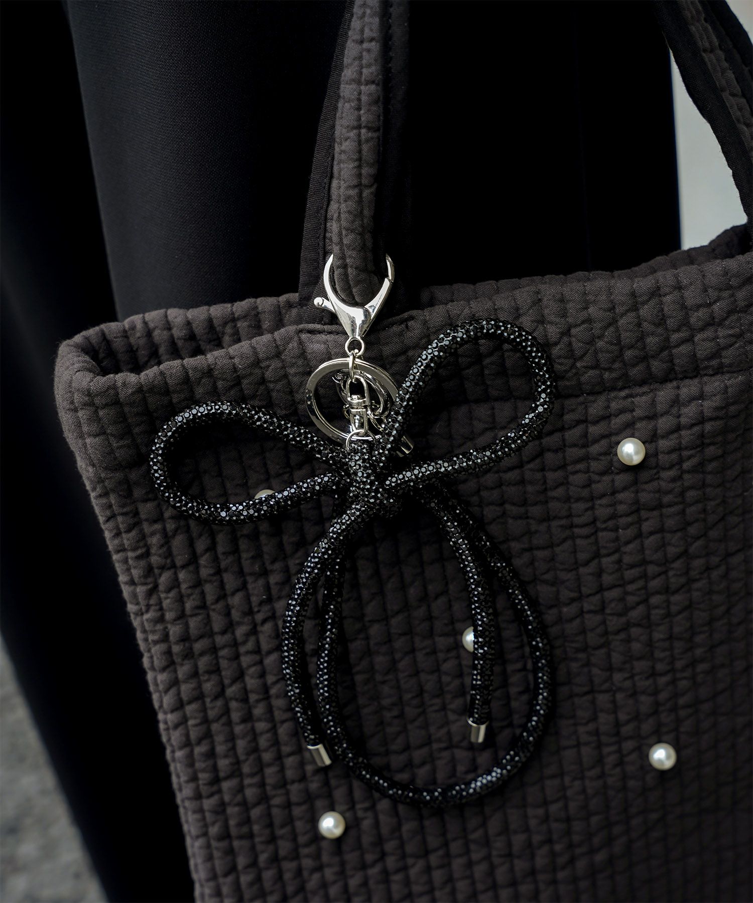 セレクト レディース キラキラ リボン チャーム きれいめ 大人可愛い トレンド/シルバー/ブラック/フリー/ラインストーン