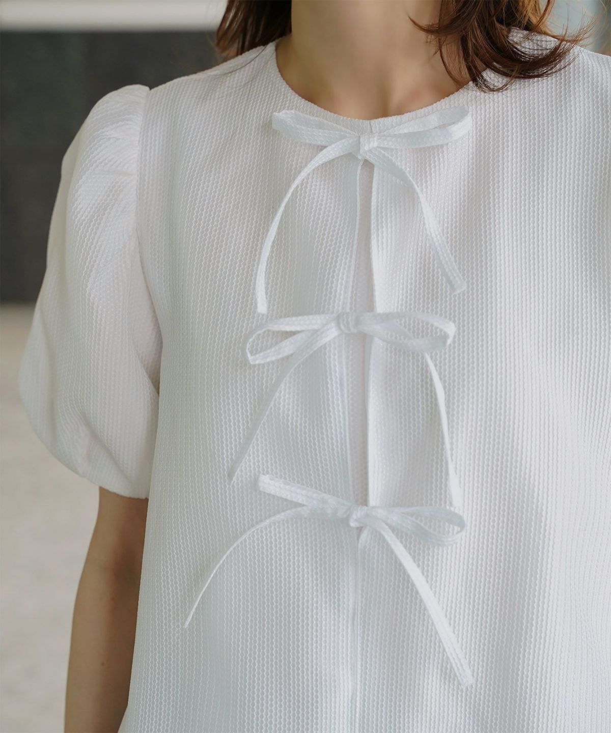 レディース トップス  ブラウス リボン ジャガード 半袖 きれいめ 上品 洗える ホワイト サックス ブラック M