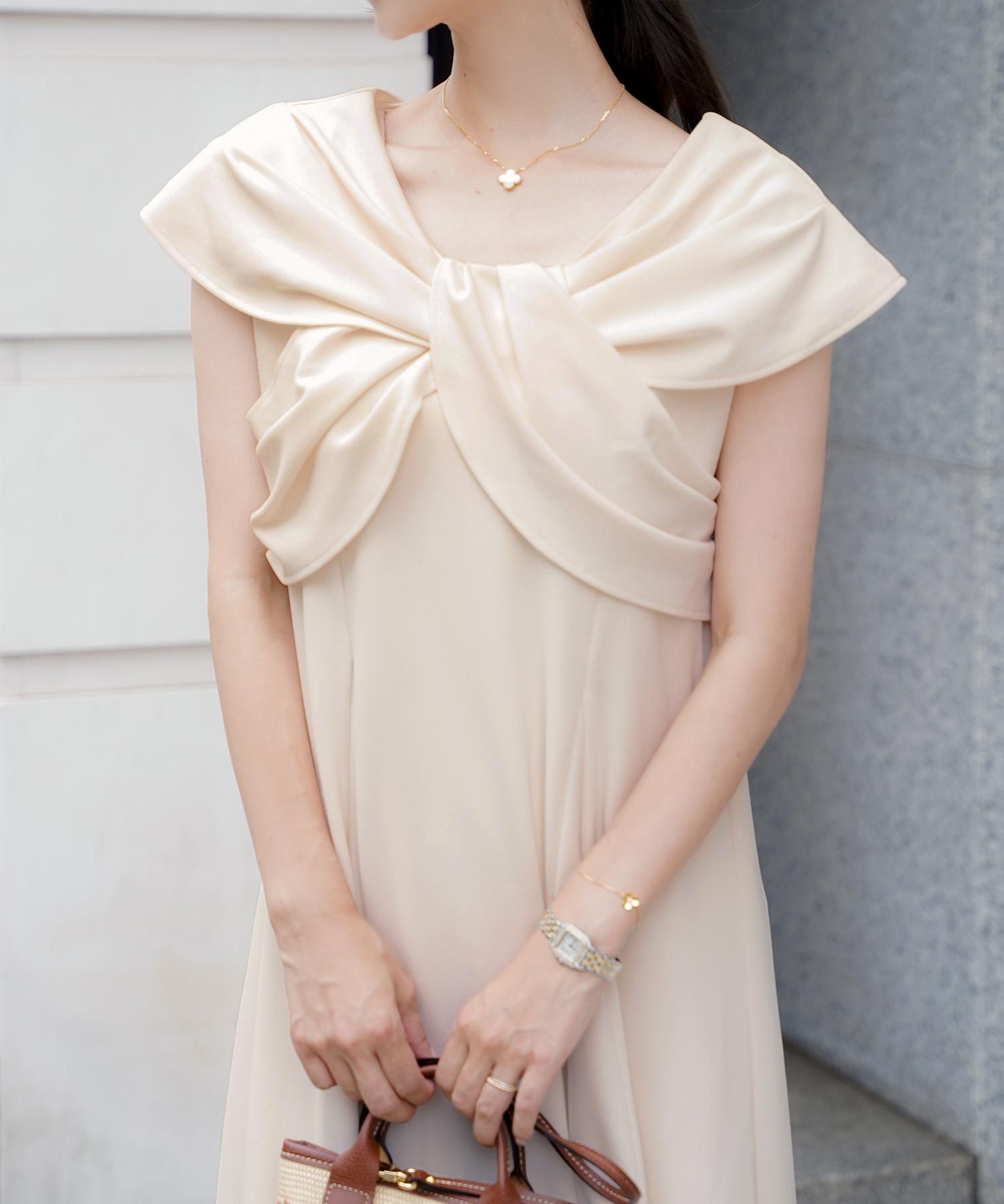 レディースワンピースロング丈リラックス伸縮ノースリーブオフショル風ツイストリボンエレガントフェミニン上品大人カジュアルアイボリーブラックブラウン