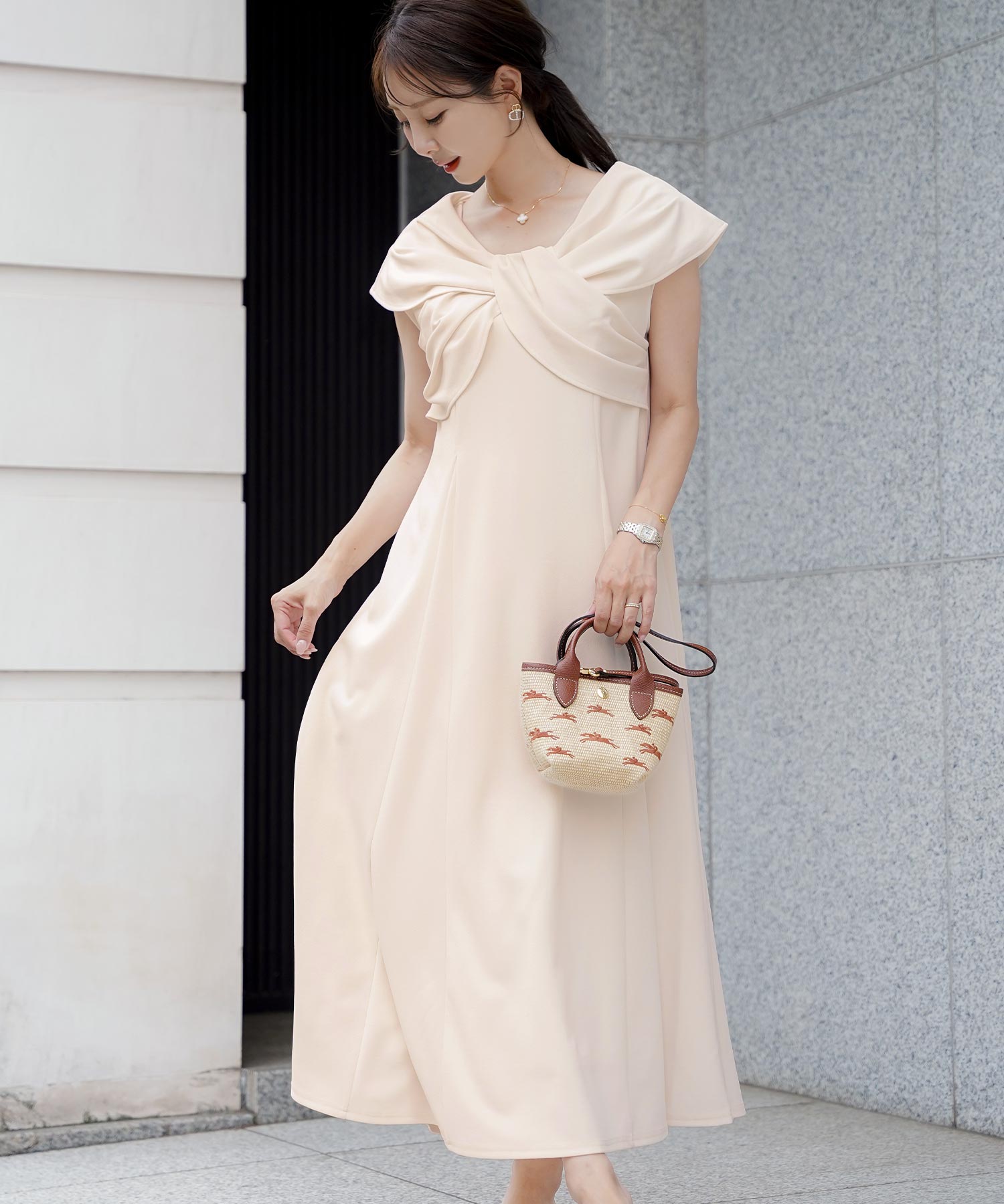 レディースワンピースロング丈リラックス伸縮ノースリーブオフショル風ツイストリボンエレガントフェミニン上品大人カジュアルアイボリーブラックブラウン