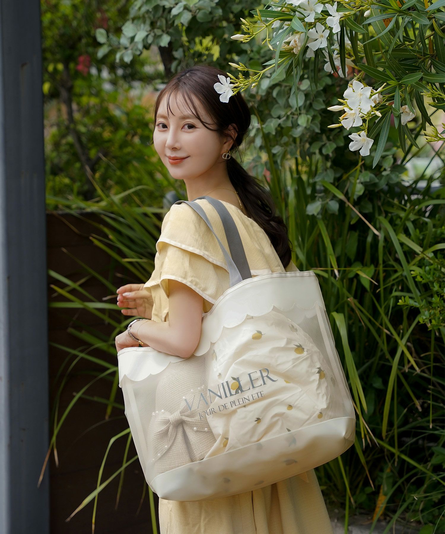 レディースファッションエレガントフェミニンメッシュバッグトートバッグスカラップロゴプリントオリジナルかわいいオフホワイトピンク軽量大容量透けPVC