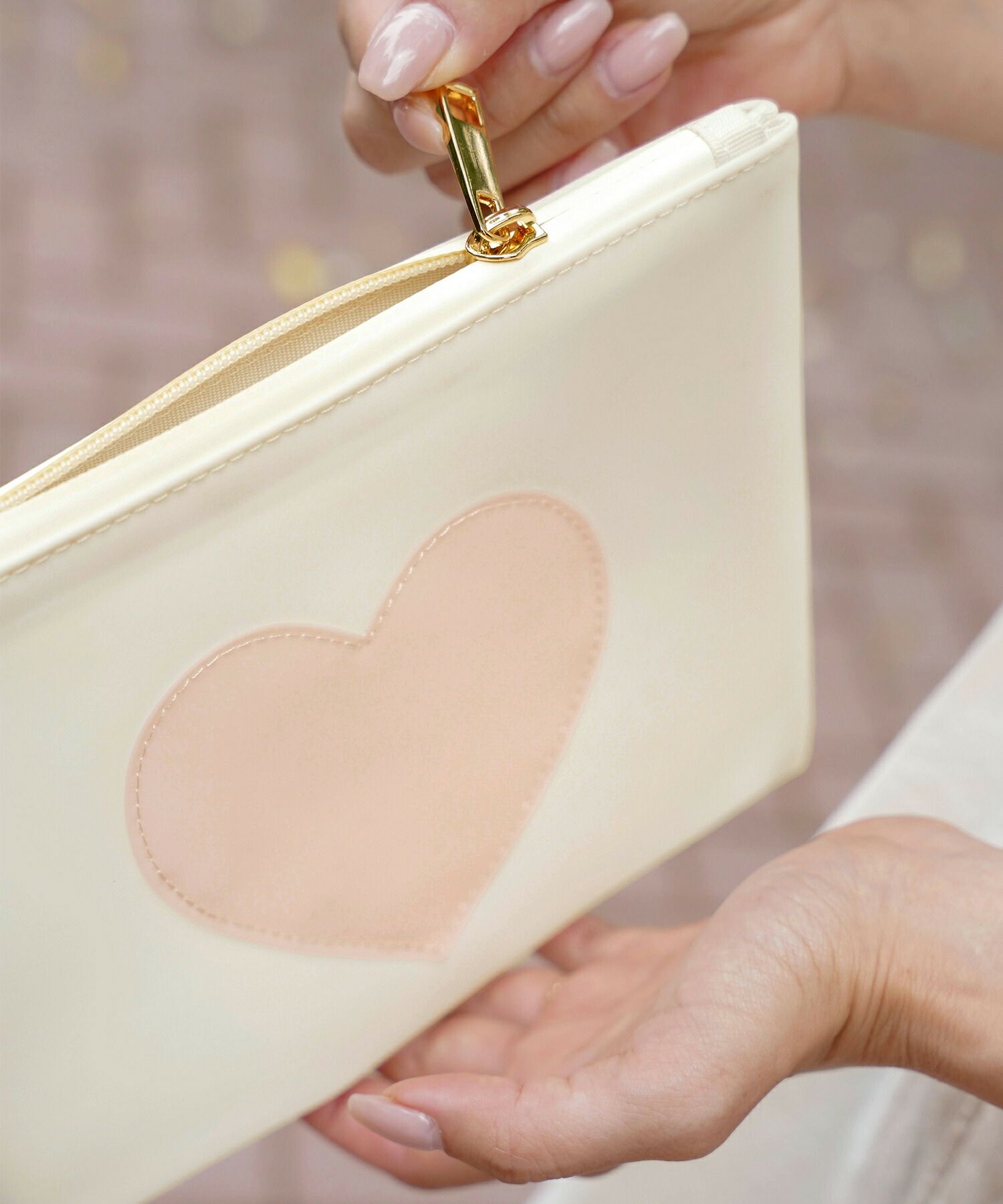 レディースファッションエレガントフェミニンメッシュバッグトートバッグスカラップロゴプリントオリジナルポーチセットポーチ付きミニポーチかわいいオフホワイトピンク軽量大容量透けPVC