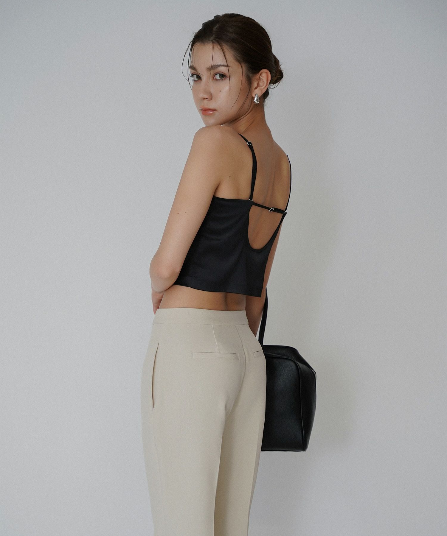 サテン クロップド カップ付き トップス KINO THE KEI