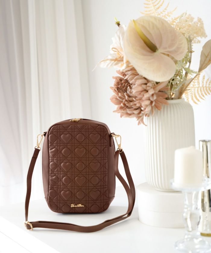 レディースバッグサブバッグポーチ縦長ペンラ入れ大容量ライブ遠征小物入れかわいいハートキルティングフェミニンエレガントキュート