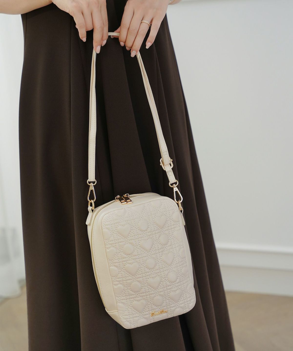 レディースバッグサブバッグポーチ縦長ペンラ入れ大容量ライブ遠征小物入れかわいいハートキルティングフェミニンエレガントキュート