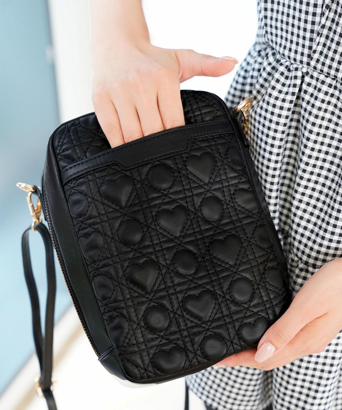 レディースバッグサブバッグポーチ縦長ペンラ入れ大容量ライブ遠征小物入れかわいいハートキルティングフェミニンエレガントキュート