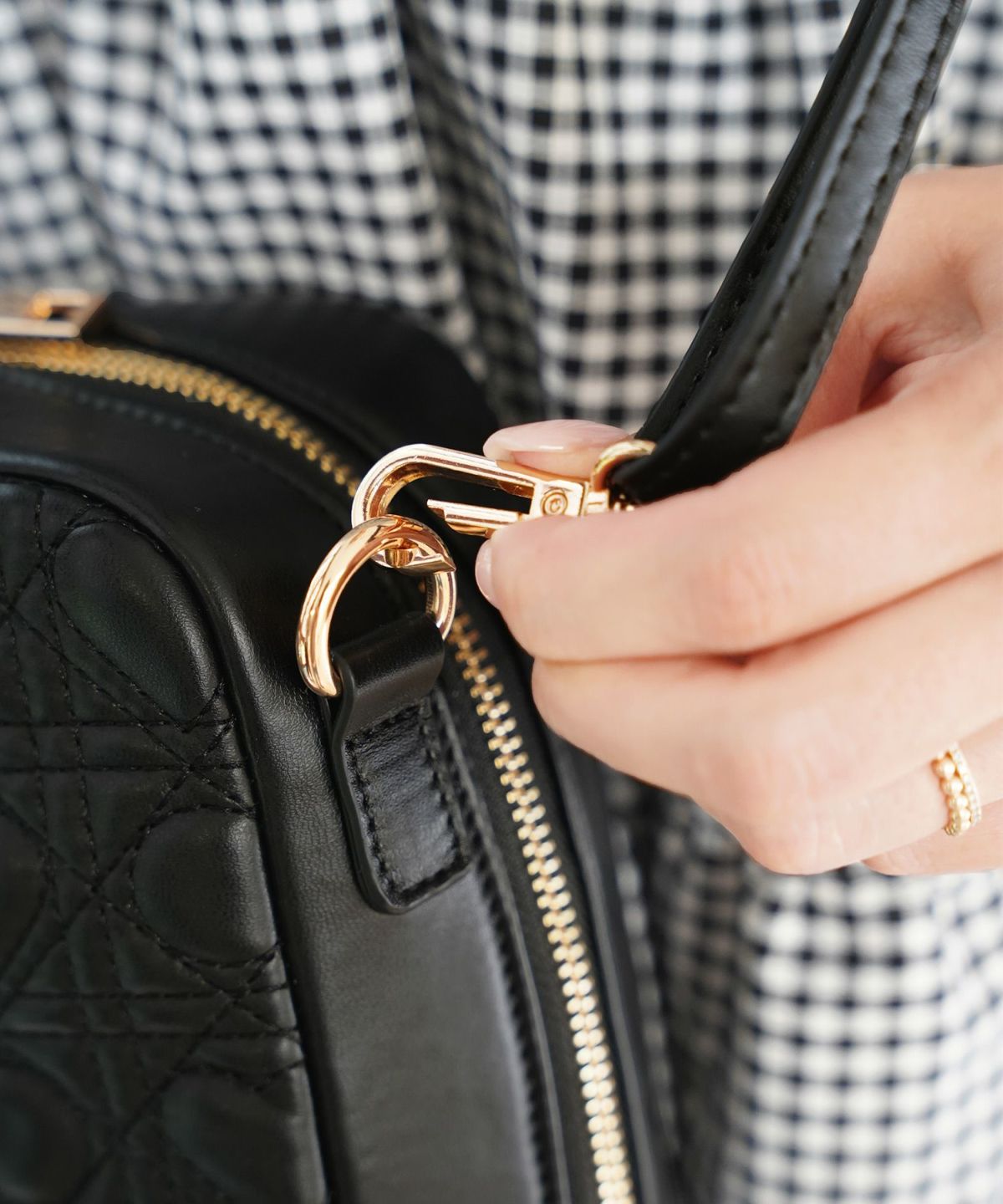 レディースバッグサブバッグポーチ縦長ペンラ入れ大容量ライブ遠征小物入れかわいいハートキルティングフェミニンエレガントキュート