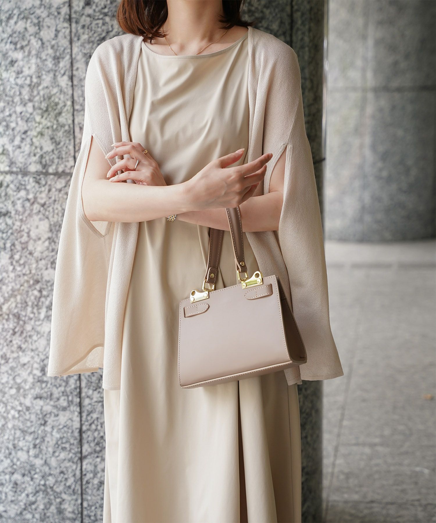 ケープ ニット カーディガン HUIT ホワイト/ベージュ/ブラック レディース シアー 薄手 ラメ オフィス 冷房対策 きれいめ 洗える