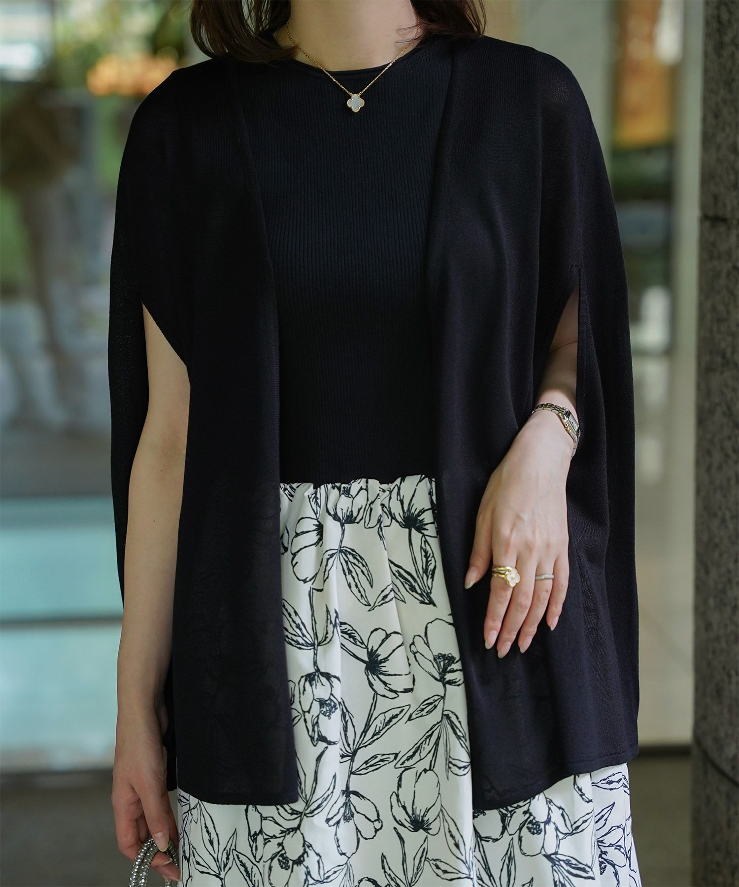 ケープ ニット カーディガン HUIT ホワイト/ベージュ/ブラック レディース シアー 薄手 ラメ オフィス 冷房対策 きれいめ 洗える