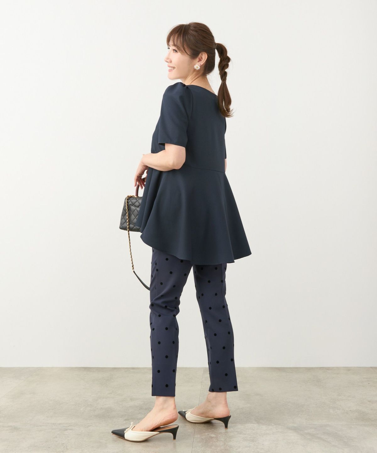 手洗い可日本製かわいい上品きれいめ大人カジュアルオフィスシンプルペプラム体型カバージョイントスペース