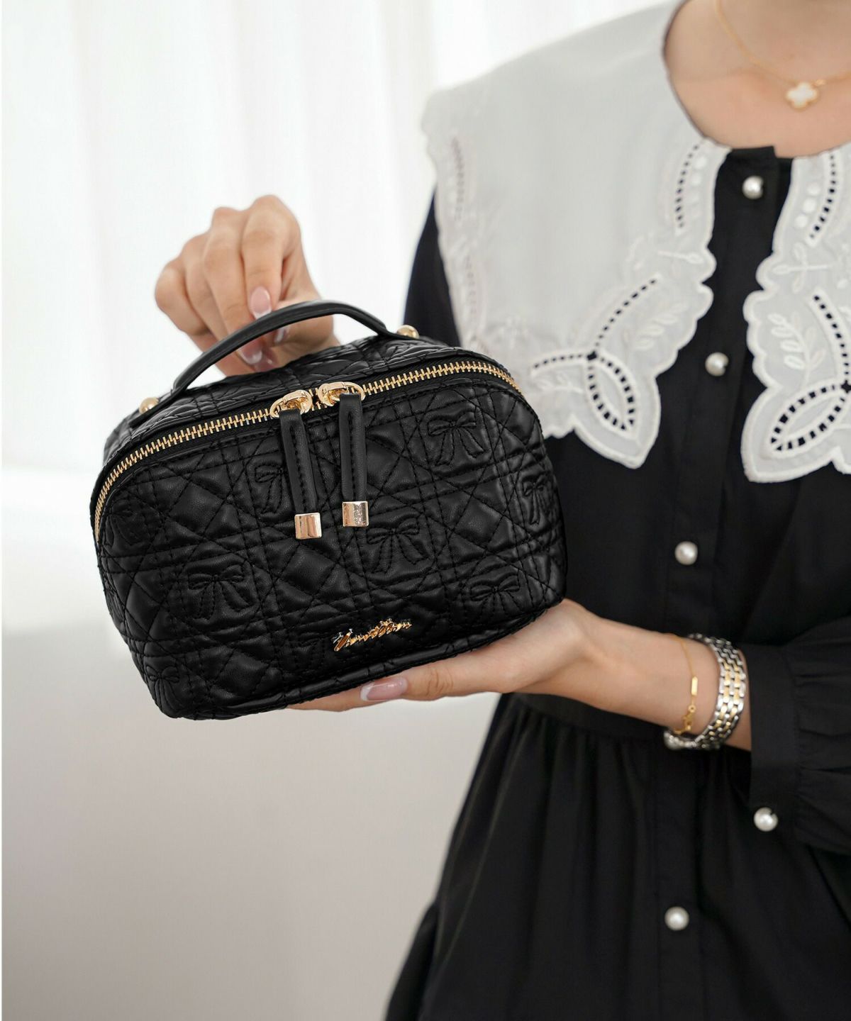 レディース雑貨ポーチ収納コスメ化粧品バニティサニタリーリボンキルティング小物グッズ旅行オシャレかわいいピンクブラックオールシーズンレザー合皮