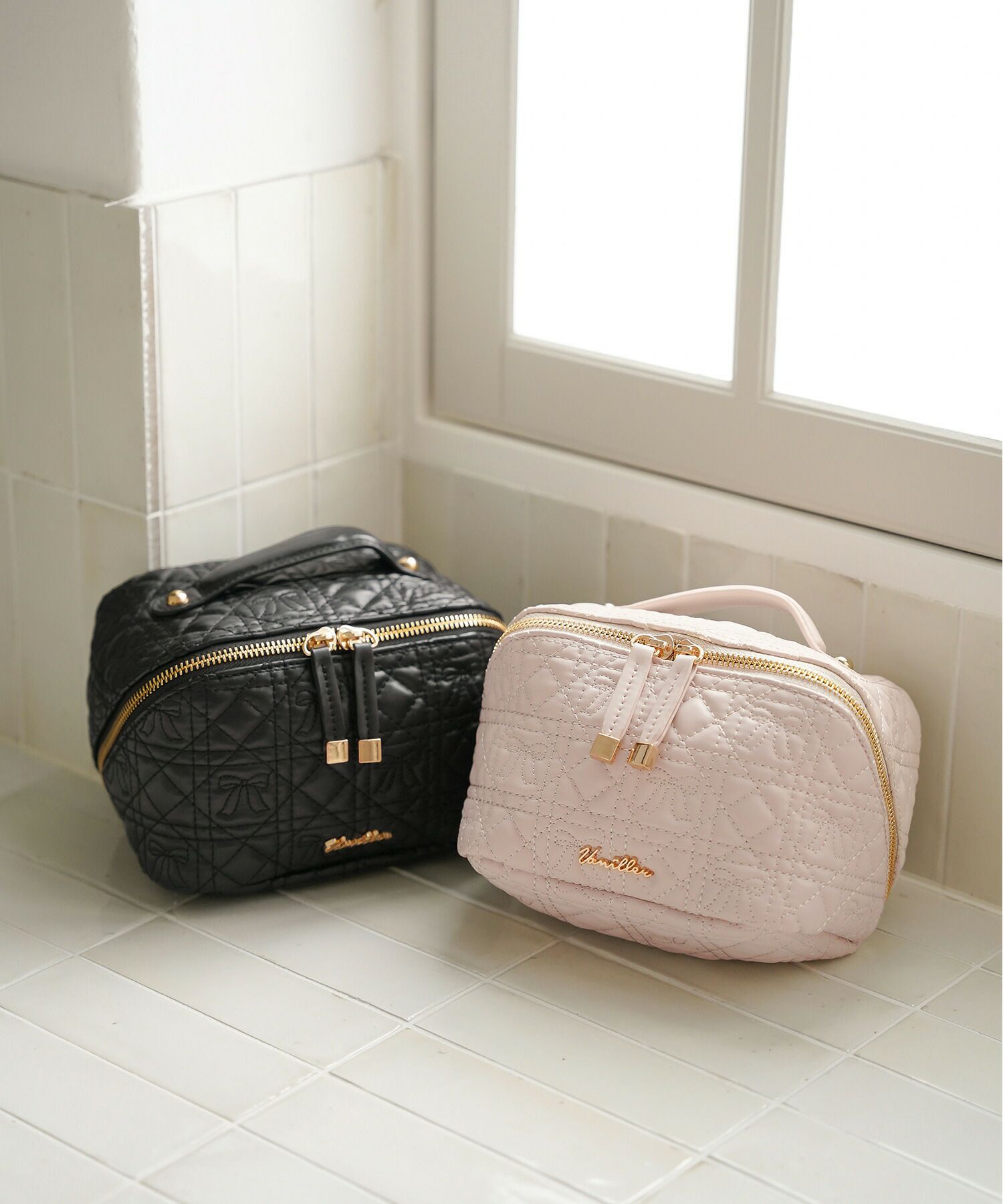 レディース雑貨ポーチ収納コスメ化粧品バニティサニタリーリボンキルティング小物グッズ旅行オシャレかわいいピンクブラックオールシーズンレザー合皮