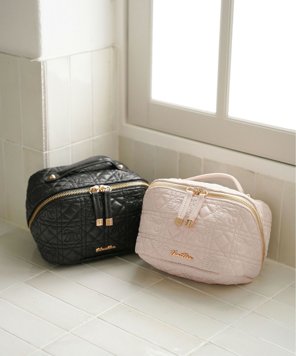 レディース雑貨ポーチ収納コスメ化粧品バニティサニタリーリボンキルティング小物グッズ旅行オシャレかわいいピンクブラックオールシーズンレザー合皮