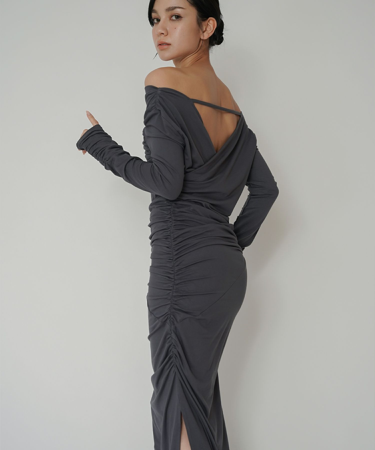 オフショル シャーリング ギャザー ワンピース KINO THE KEI 全4色｜ktk331-0100【1】