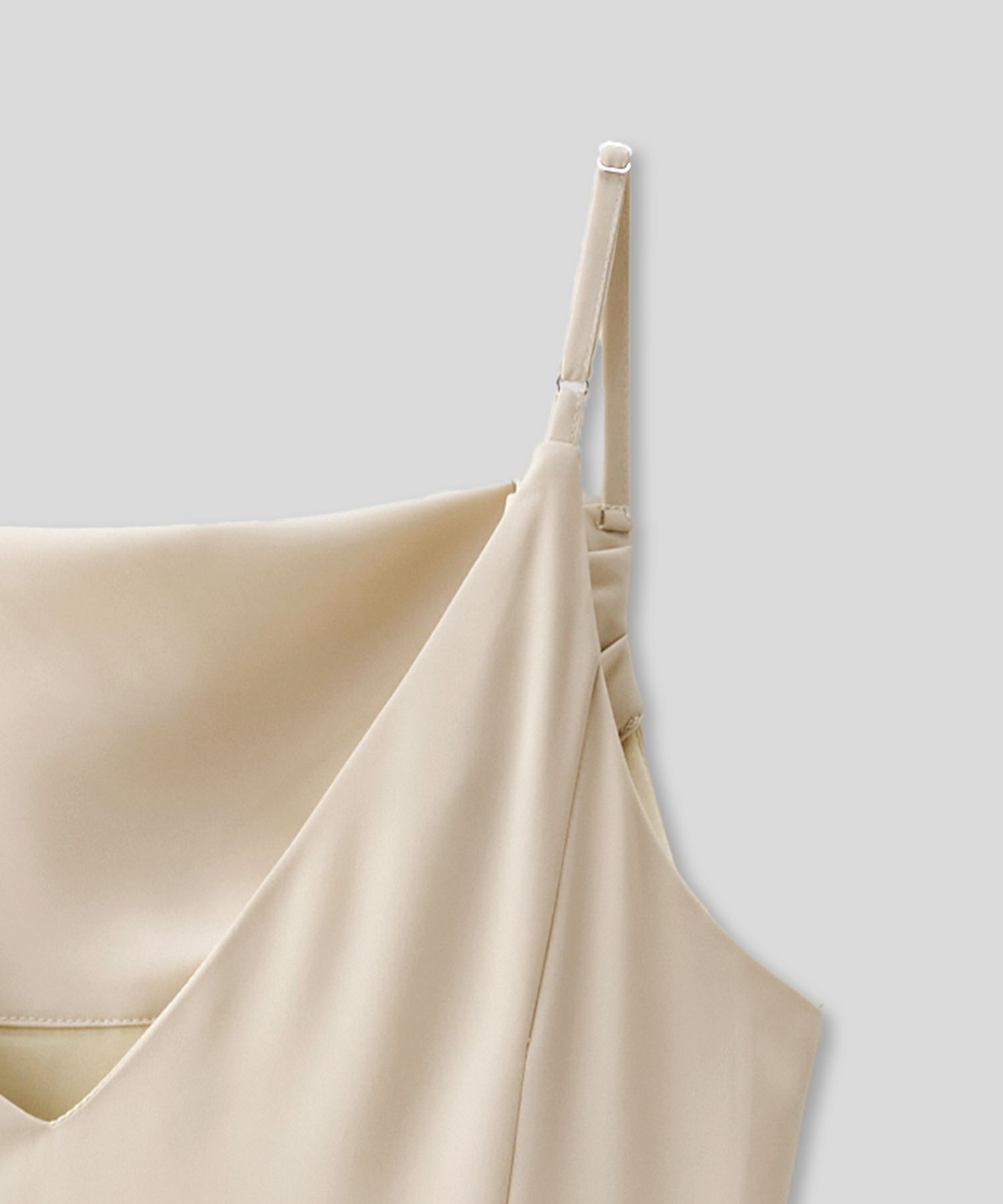 ディナー リゾート エレガント 大人 キャミワンピ バックオープン 結婚式 二次会コーデ サテン KINO THE KEI