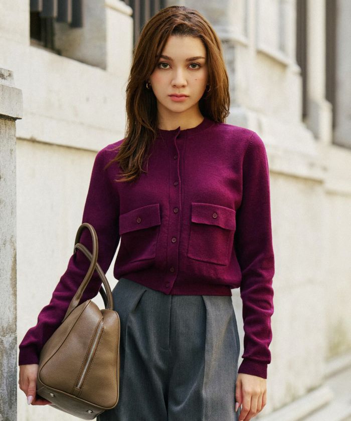 ニットトップス コンパクトカーデ ショート丈 ブランドロゴ付き タイトトップス 韓国風 綺麗め 細見え カジュアル KINO THE KEI