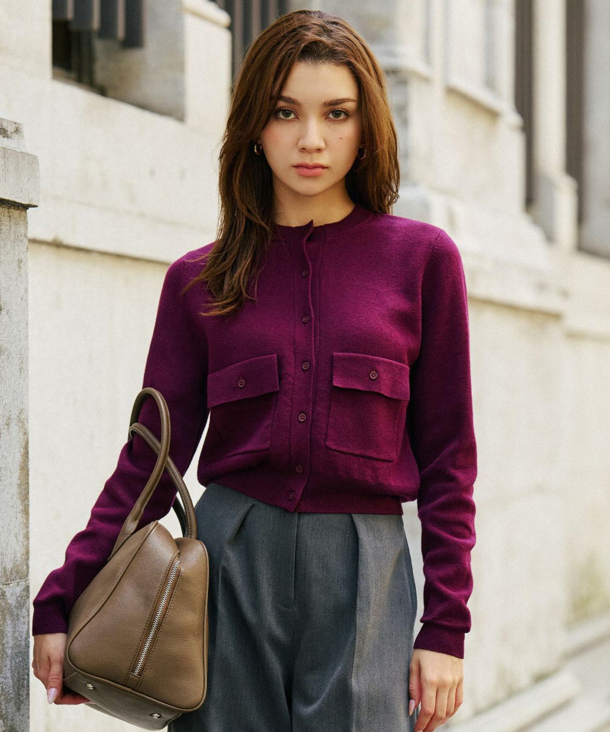 ニットトップス コンパクトカーデ ショート丈 ブランドロゴ付き タイトトップス 韓国風 綺麗め 細見え カジュアル KINO THE KEI