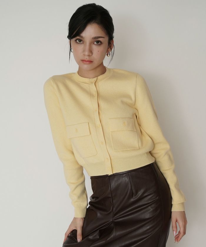 ニットトップス コンパクトカーデ ショート丈 ブランドロゴ付き タイトトップス 韓国風 綺麗め 細見え カジュアル KINO THE KEI