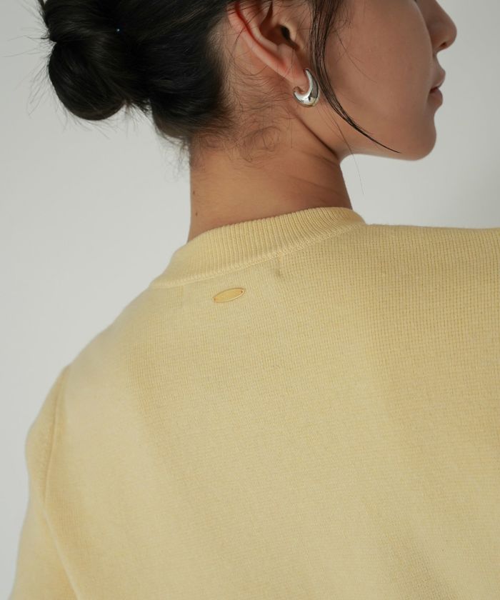 ニットトップス コンパクトカーデ ショート丈 ブランドロゴ付き タイトトップス 韓国風 綺麗め 細見え カジュアル KINO THE KEI