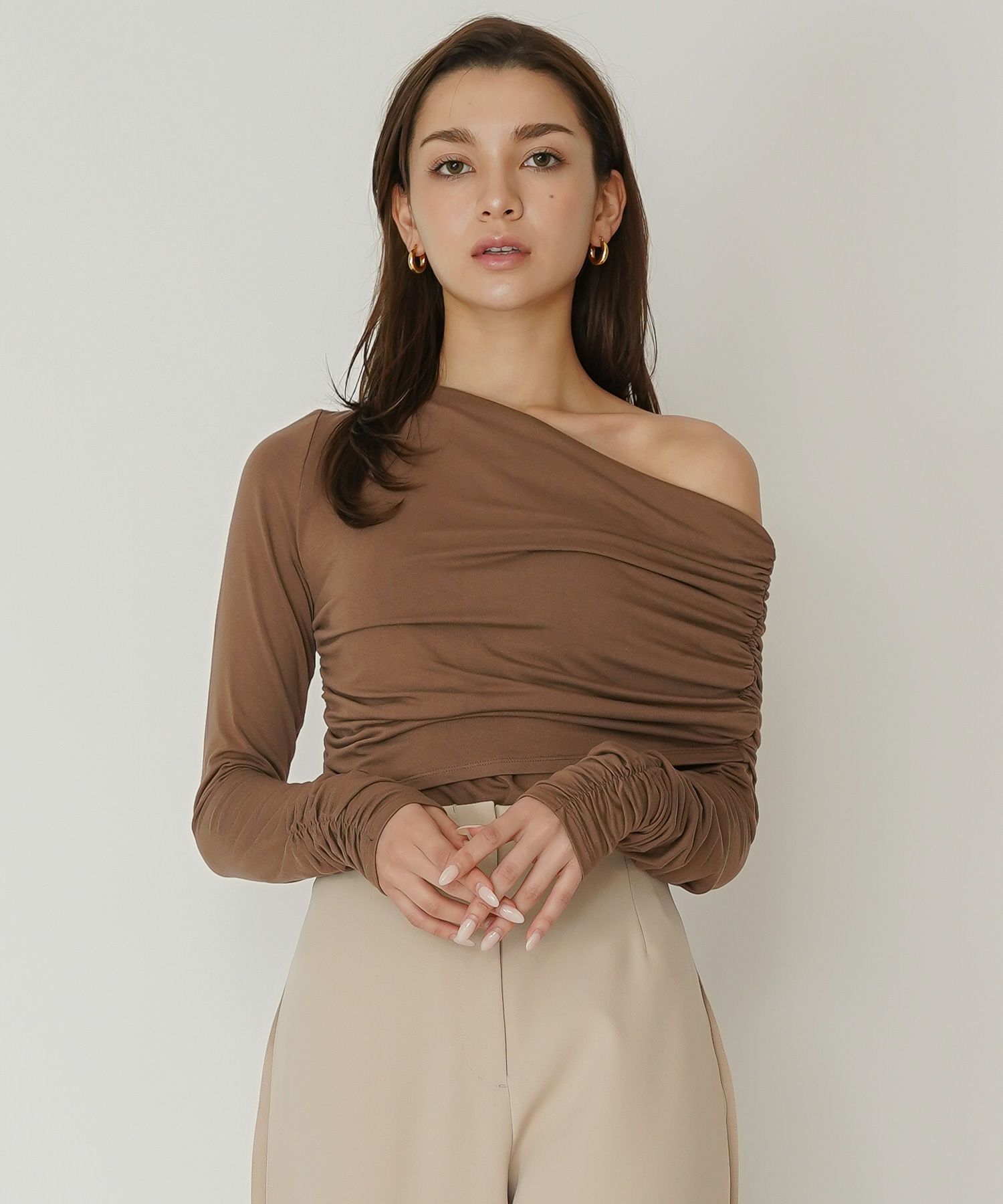 ワンショル オフショル ドレープ お仕事 オフィス アシンメトリー ロンT タイトTシャツ KINO THE KEI