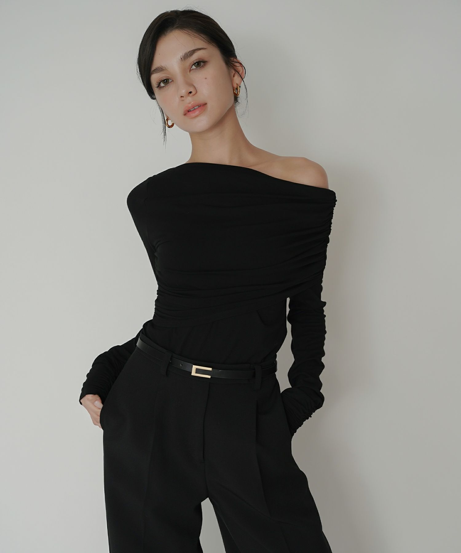 ワンショル オフショル ドレープ お仕事 オフィス アシンメトリー ロンT タイトTシャツ KINO THE KEI