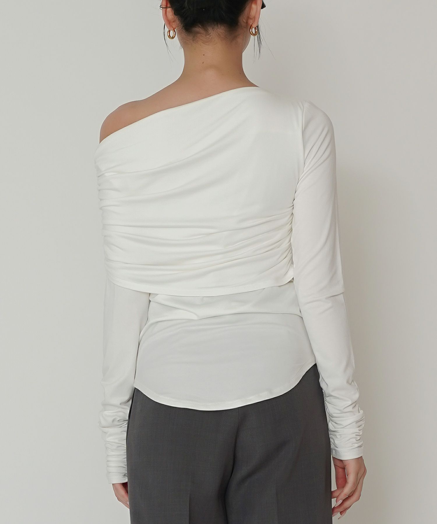 ワンショル オフショル ドレープ お仕事 オフィス アシンメトリー ロンT タイトTシャツ KINO THE KEI