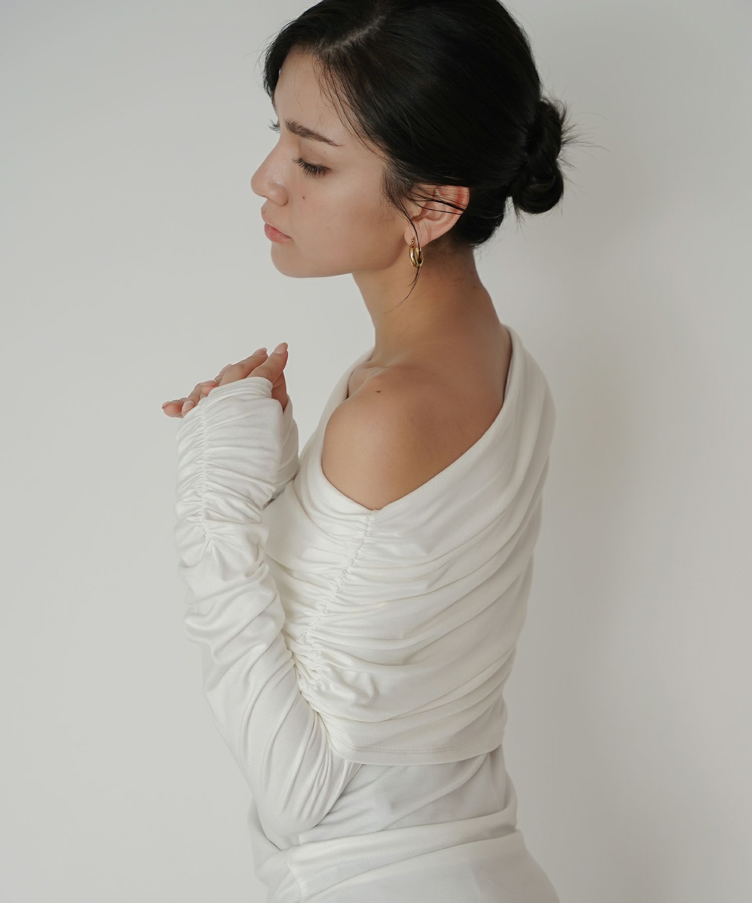 ワンショル オフショル ドレープ お仕事 オフィス アシンメトリー ロンT タイトTシャツ KINO THE KEI