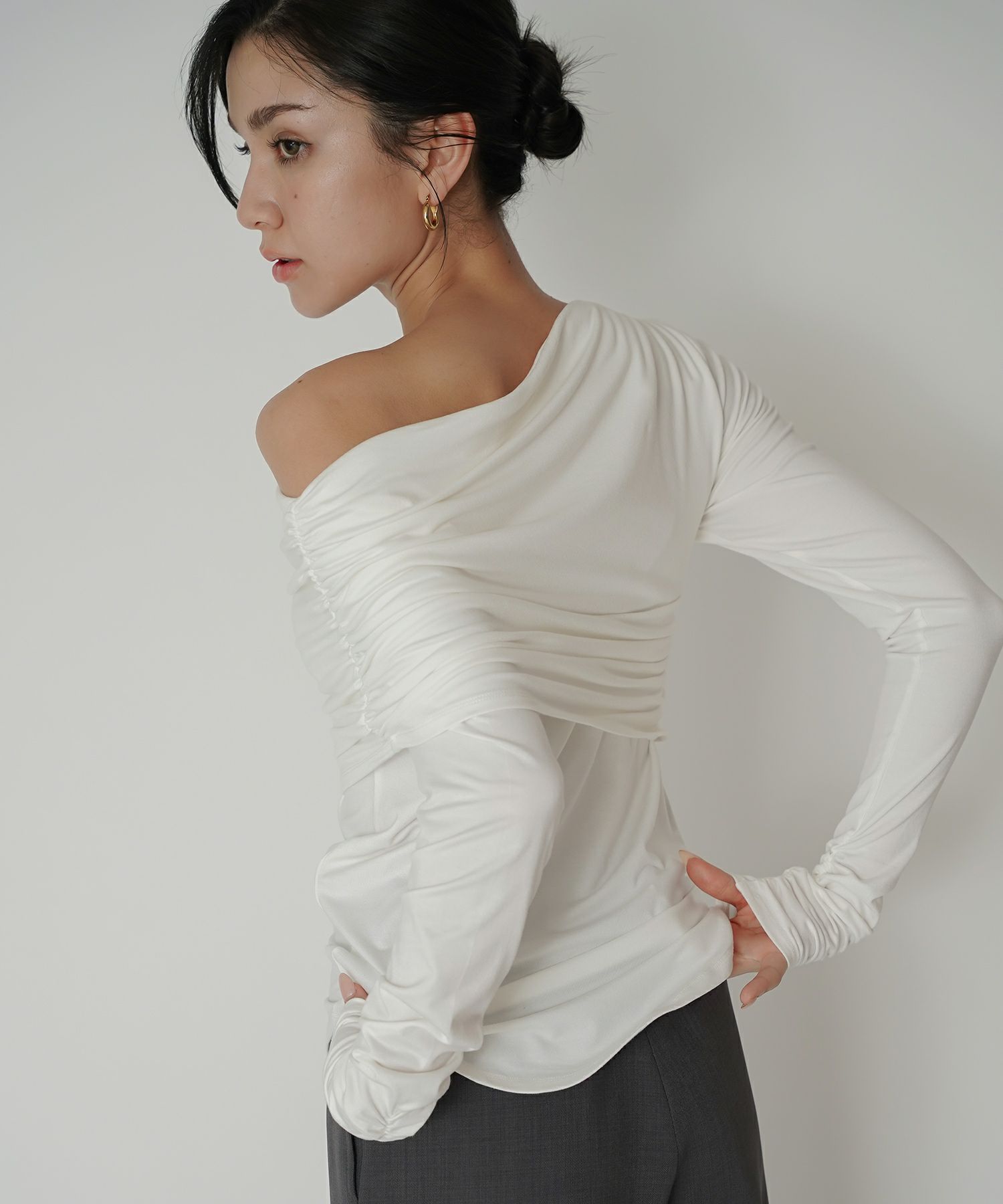 ワンショル オフショル ドレープ お仕事 オフィス アシンメトリー ロンT タイトTシャツ KINO THE KEI