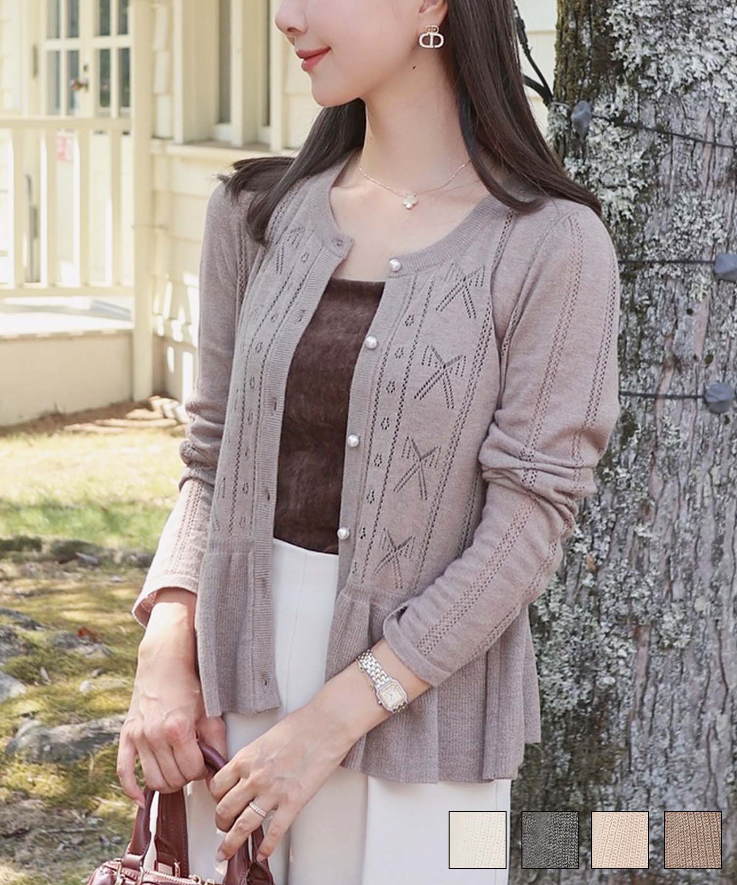 ニット カーディガン レディース 薄手 ハイゲージ クルーネック パールボタン アイレット リボン柄 フリル フラット袖 細見え パンツコーデ 透かし編み きれいめ 羽織り 上品 春 夏 秋 ニット 大人 かわいい フェミニン アイボリー チャコール ピンクベージュ モカ