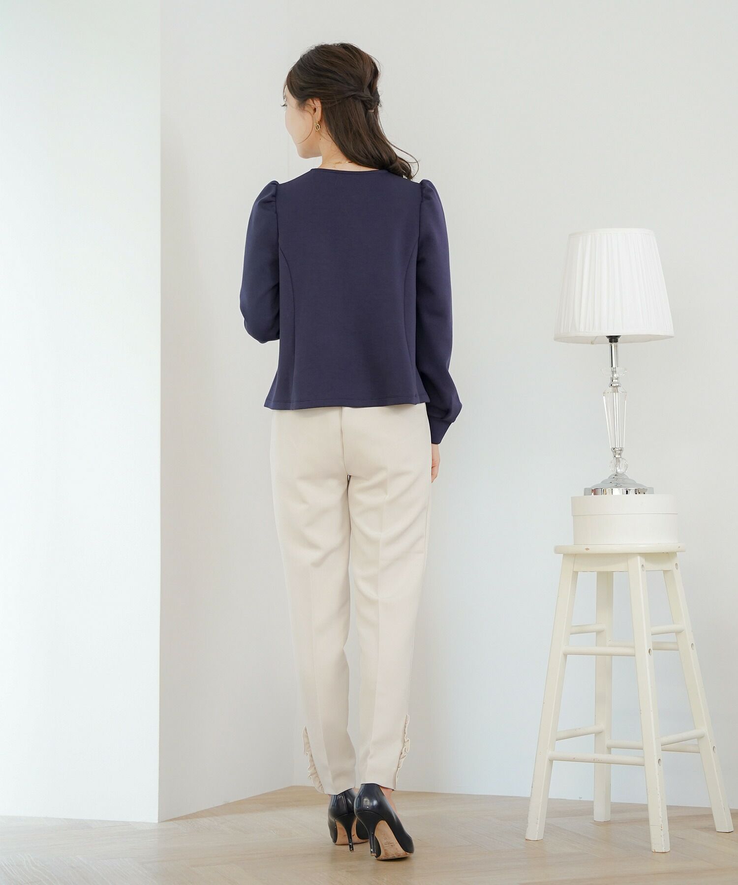 テーパード パンツ レディース フリル サイドフリル 細身 美脚 ポケット付き 裏地付き アイボリー ベージュ ブラック 大人かわいい きれいめ シンプル 春 夏 秋 通勤 オフィス カジュアル ボトムス スリムパンツ フェミニン フリルパンツ 着痩せ 楽ちん