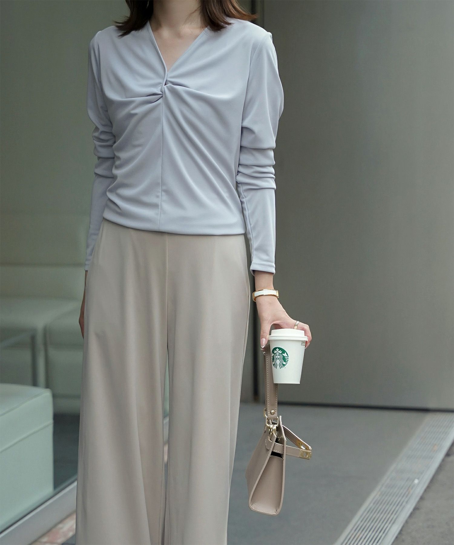 ツイスト トップス シンプル ドレープ カットソー プルオーバー オフィス アイボリー/サックス/モカ/ブラック/M/長袖