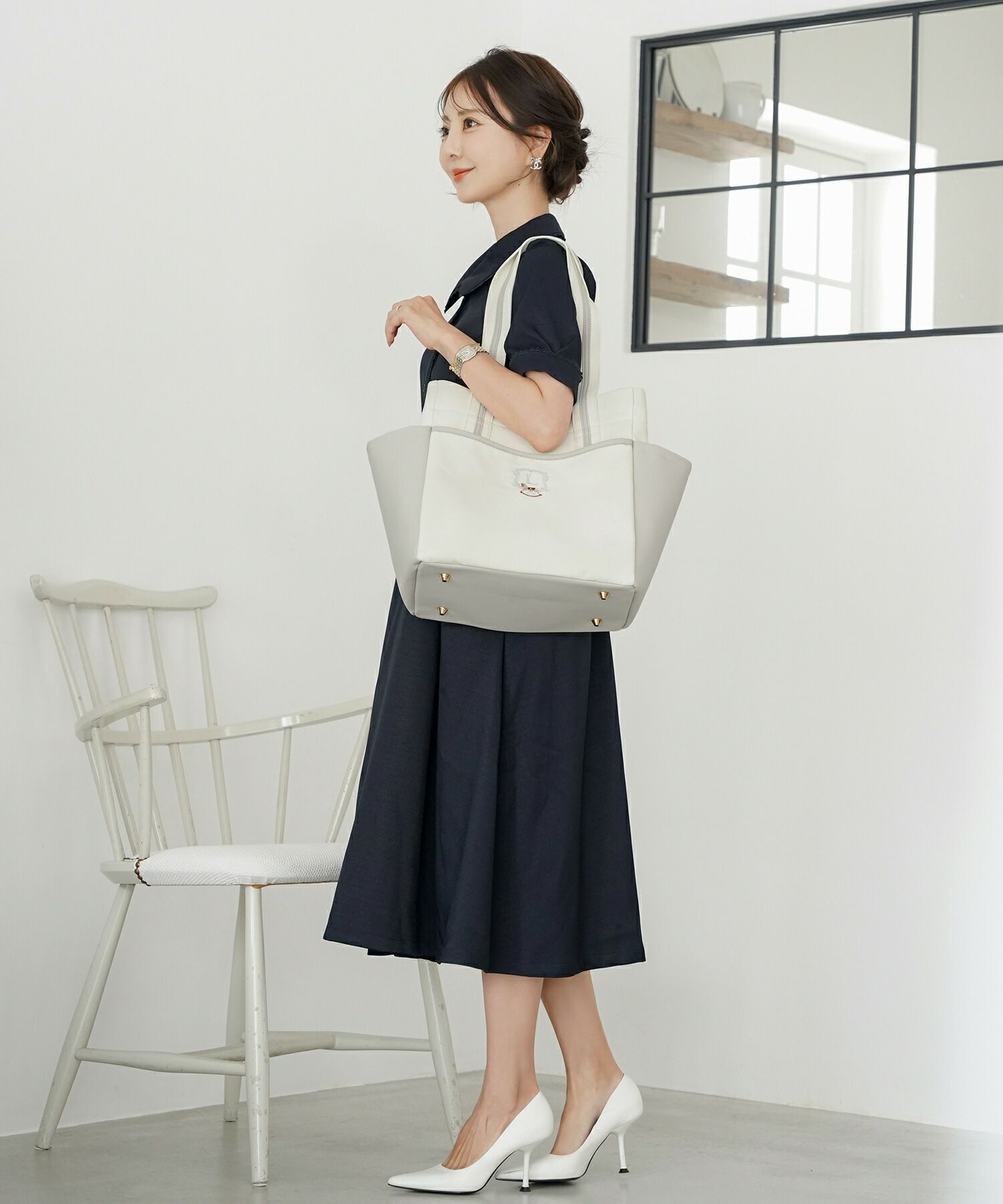 トートバッグレディースミディアム木馬刺繍エンブレム刺繍バッグ底鋲付き自立バッグおしゃれ通勤通学推し活バッグフェミニンバッグ上品バッグ軽量バッグ収納力マチありバッグA4きれいめデイリーバッグカジュアルバッグプレゼントバッグ春夏秋冬マママザーズバッグ