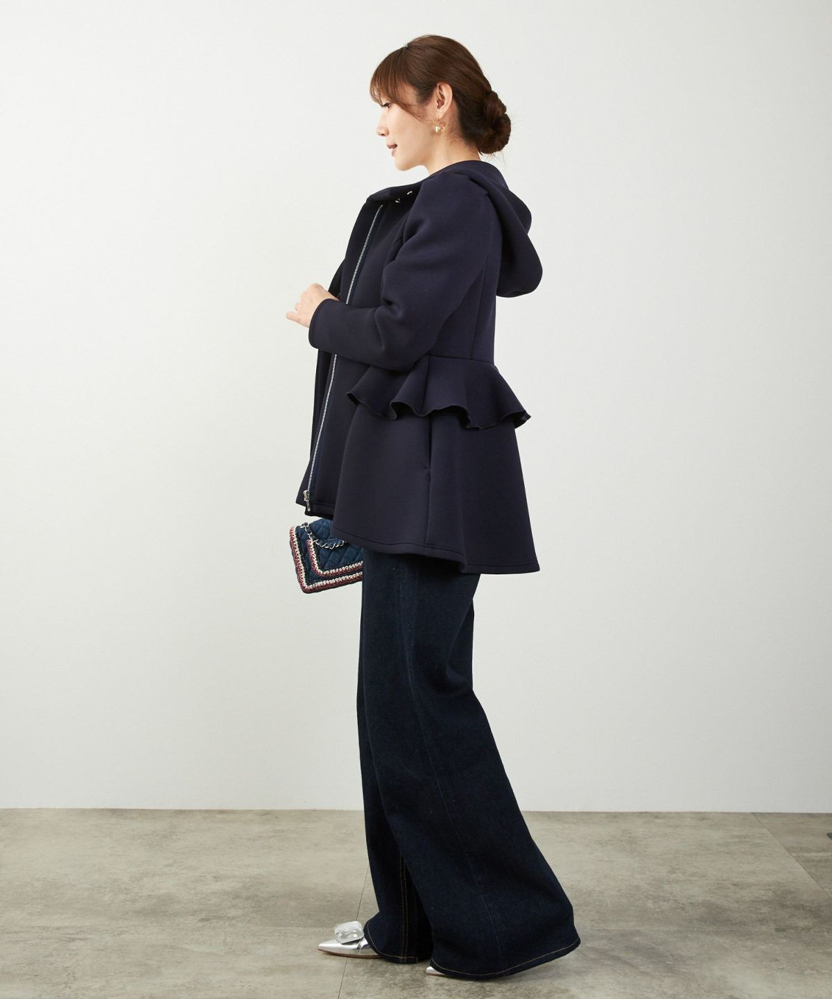 レディース ライトアウター 長袖 大人カジュアル オフィス きれいめ 体型カバー ペプラム スタンドカラー 春 秋 ジョイントスペース