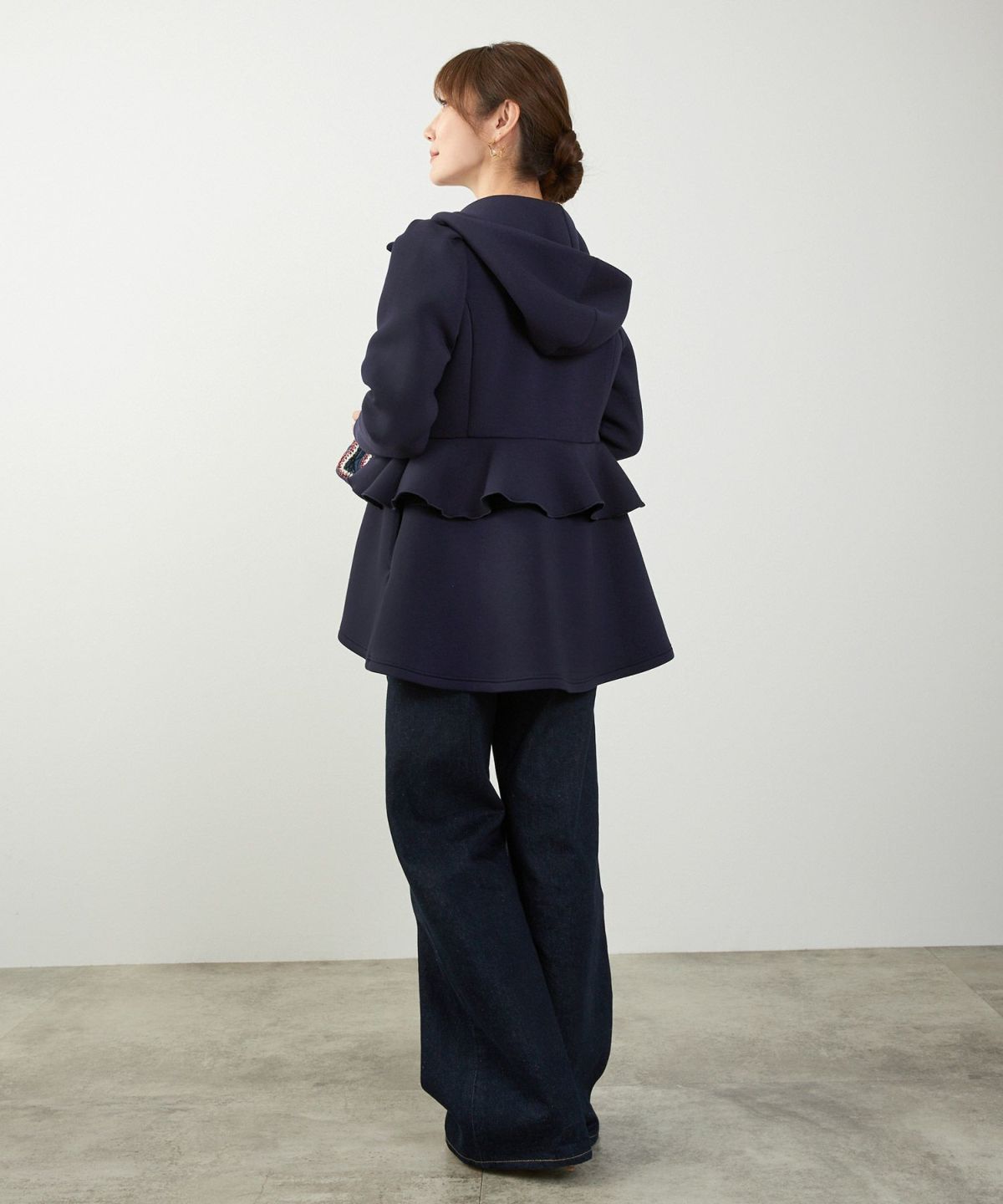 レディース ライトアウター 長袖 大人カジュアル オフィス きれいめ 体型カバー ペプラム スタンドカラー 春 秋 ジョイントスペース