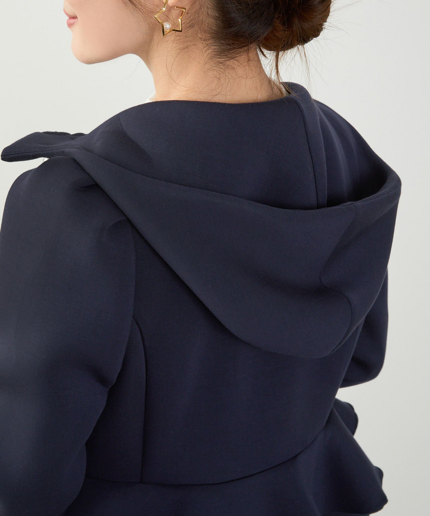 レディース ライトアウター 長袖 大人カジュアル オフィス きれいめ 体型カバー ペプラム スタンドカラー 春 秋 ジョイントスペース