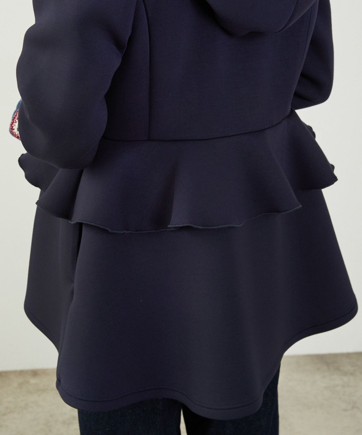 レディース ライトアウター 長袖 大人カジュアル オフィス きれいめ 体型カバー ペプラム スタンドカラー 春 秋 ジョイントスペース