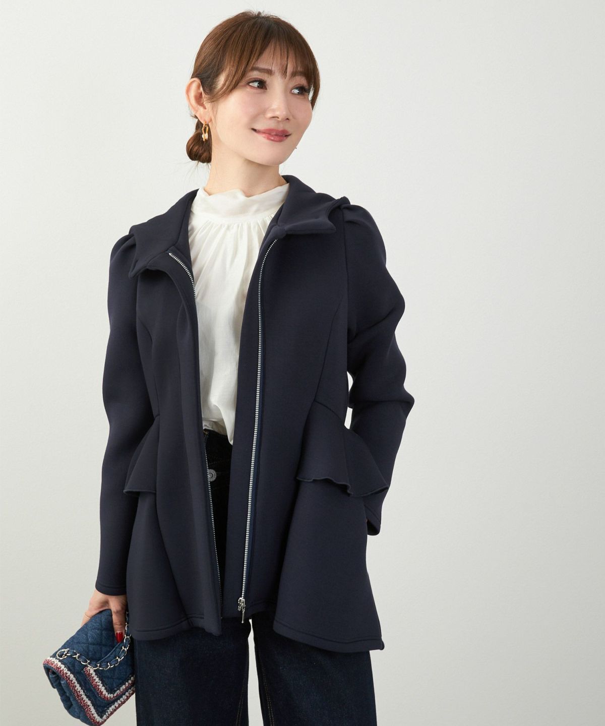 レディース ライトアウター 長袖 大人カジュアル オフィス きれいめ 体型カバー ペプラム スタンドカラー 春 秋 ジョイントスペース