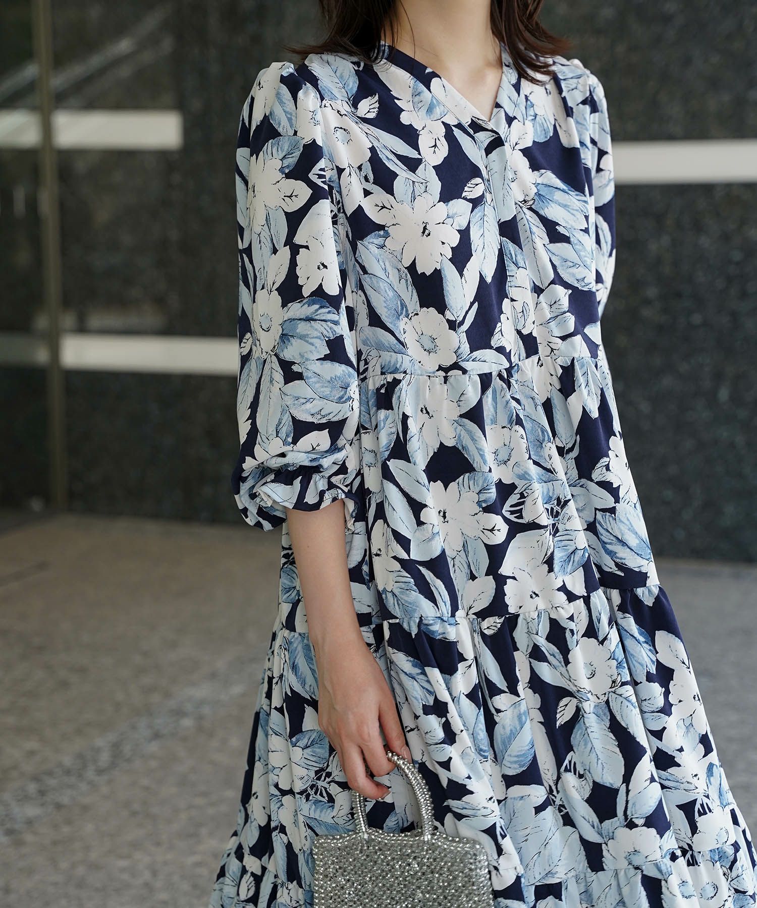 花柄 ティアード ワンピース レディース 大花柄 フラワー エレガント ロング丈 ネイビー/ブラック/M/長袖