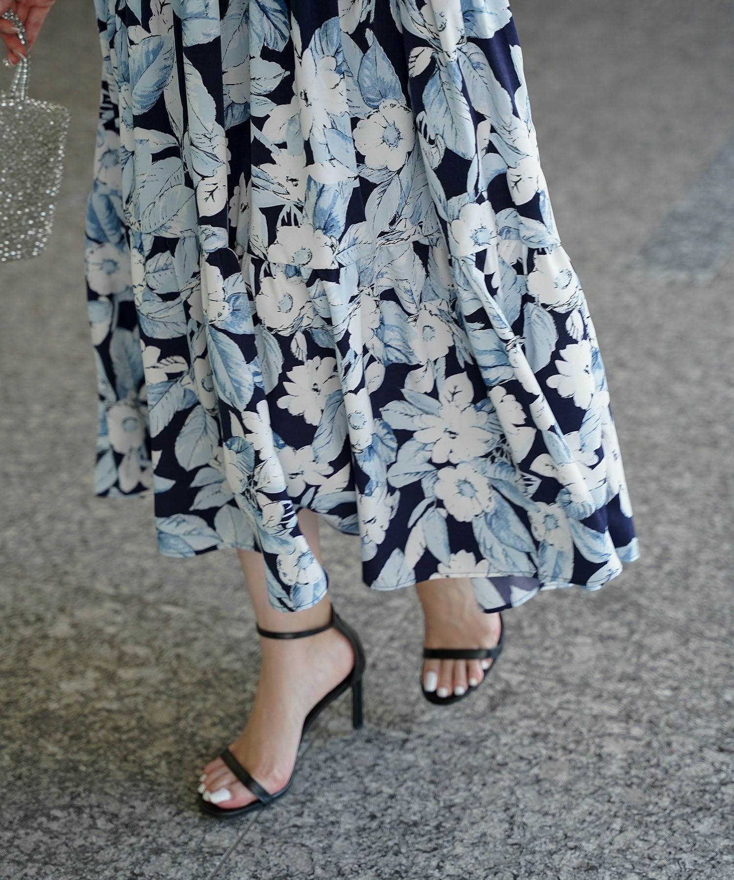 花柄 ティアード ワンピース レディース 大花柄 フラワー エレガント ロング丈 ネイビー/ブラック/M/長袖