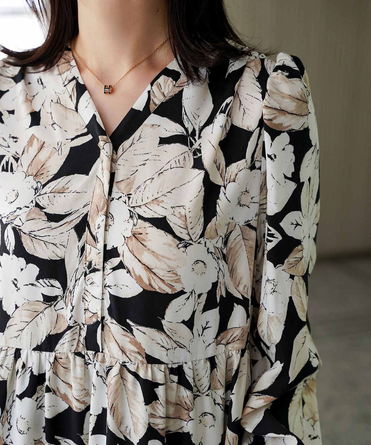 花柄 ティアード ワンピース レディース 大花柄 フラワー エレガント ロング丈 ネイビー/ブラック/M/長袖