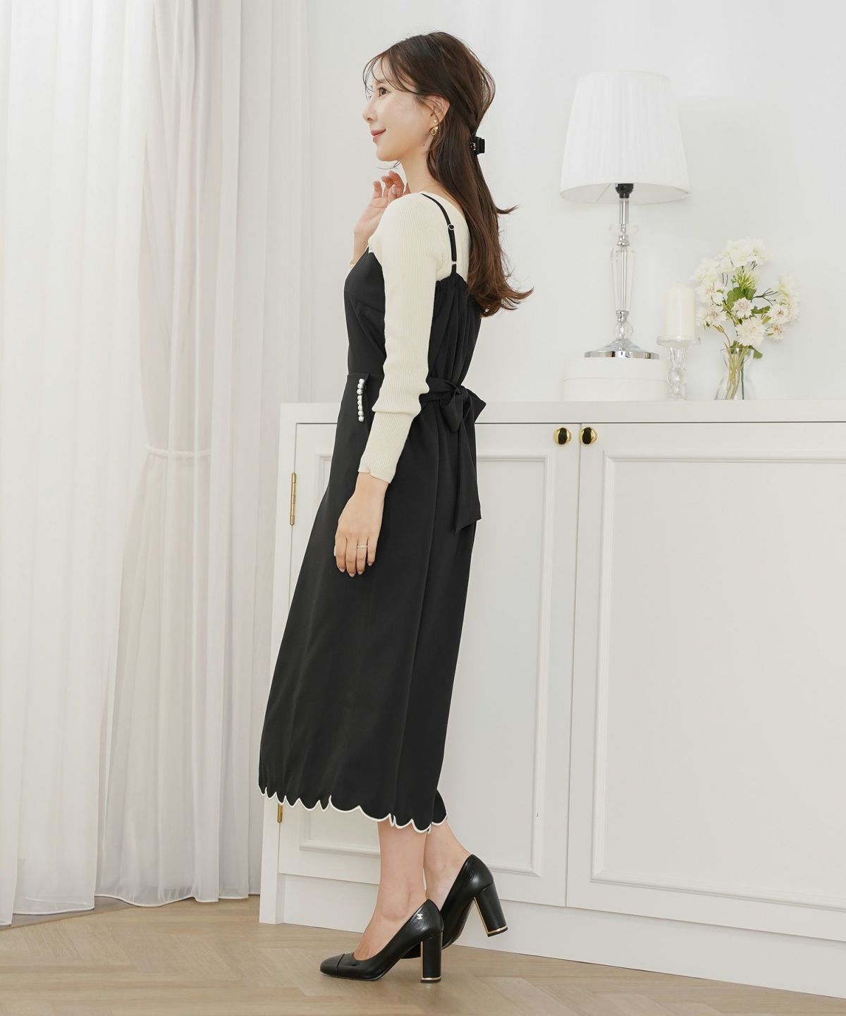 キャミ ワンピース スカラップ刺繍 ロング丈 無地 大人 フェミニン レディース 春夏 秋冬 アイボリー  ピンク チャコール ブラック オールシーズン 