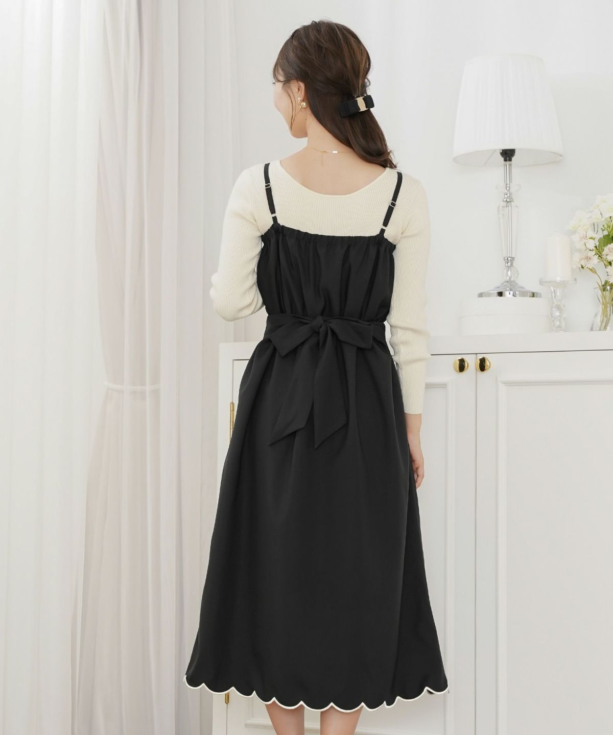 キャミ ワンピース スカラップ刺繍 ロング丈 無地 大人 フェミニン レディース 春夏 秋冬 アイボリー  ピンク チャコール ブラック オールシーズン 