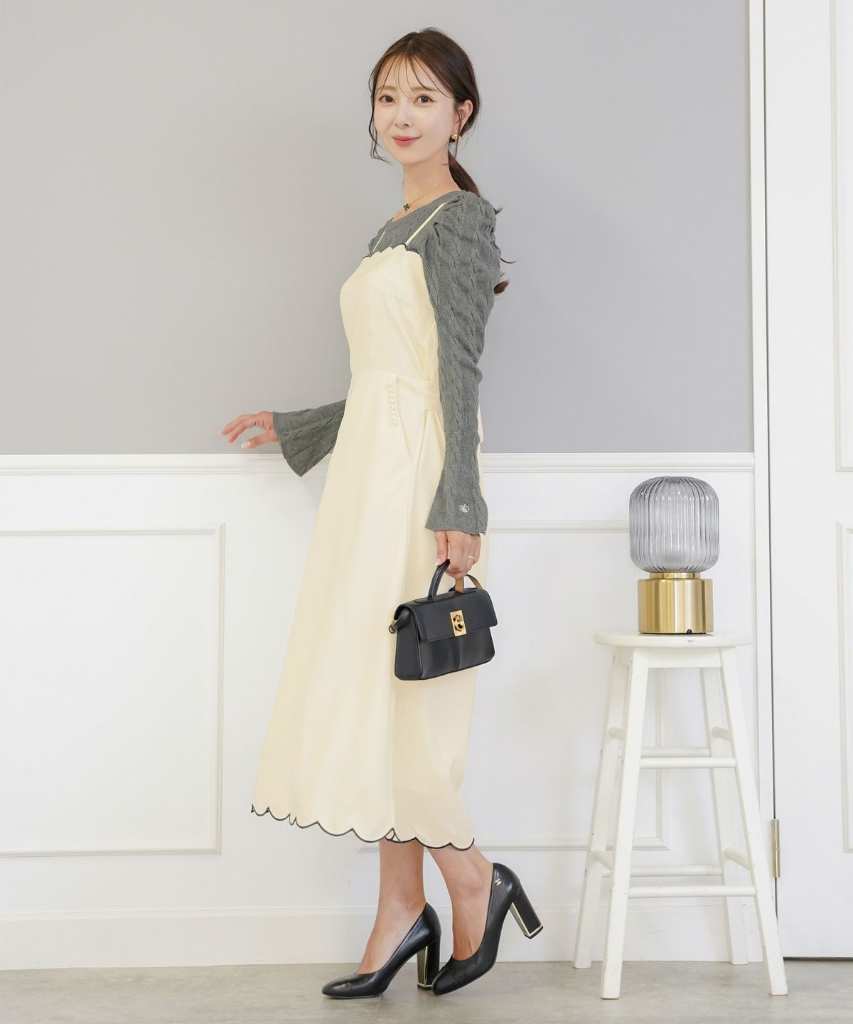 キャミ ワンピース スカラップ刺繍 ロング丈 無地 大人 フェミニン レディース 春夏 秋冬 アイボリー  ピンク チャコール ブラック オールシーズン 