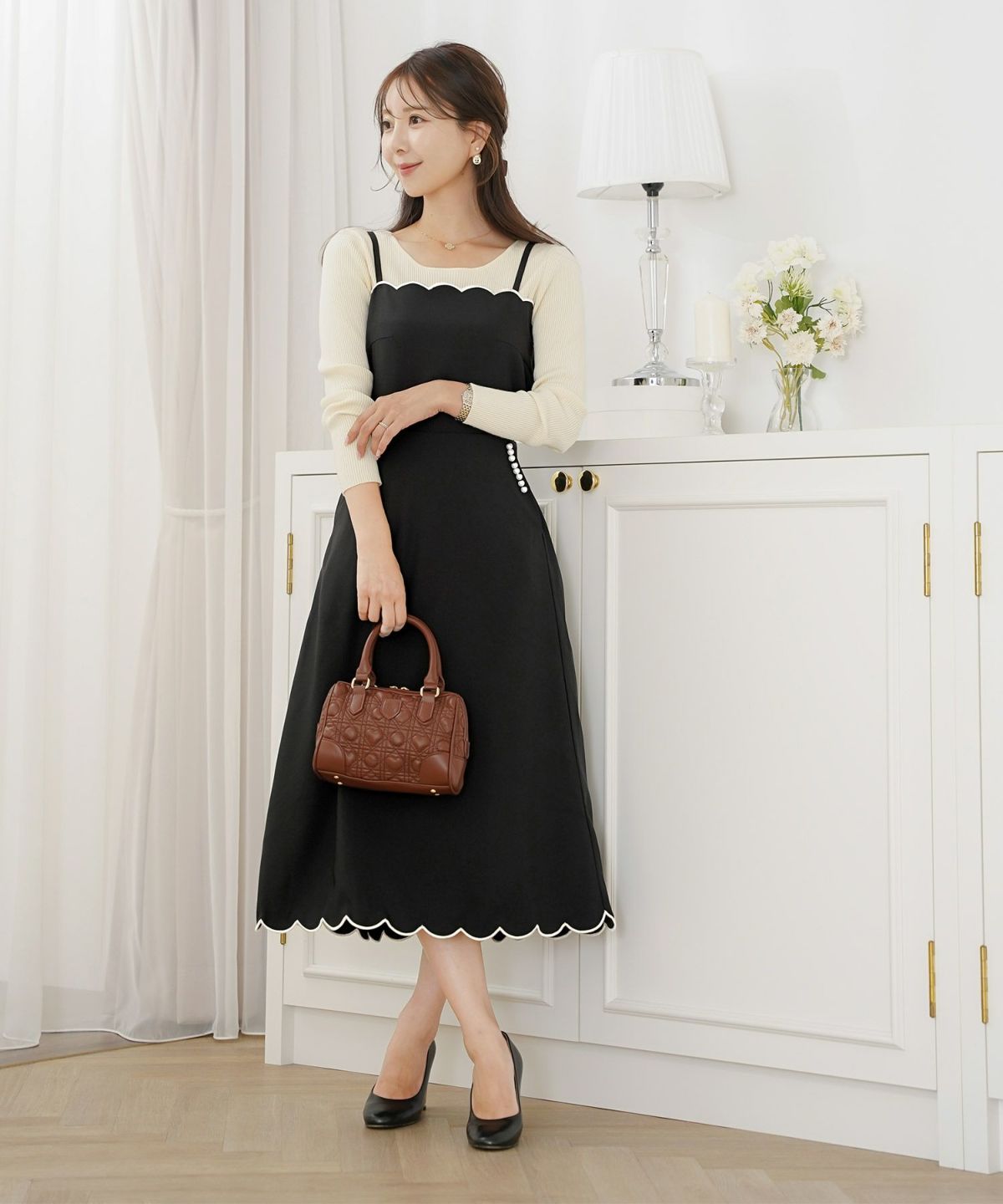 キャミ ワンピース スカラップ刺繍 ロング丈 無地 大人 フェミニン レディース 春夏 秋冬 アイボリー  ピンク チャコール ブラック オールシーズン 